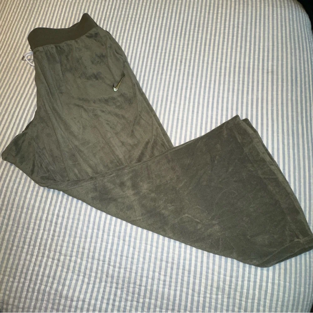 NIKE WOMEN'S SPORTSWEAR HIGH-WAISTED WIDE-LEG TERRY PANTS 1X‎ OLIVE GREEN